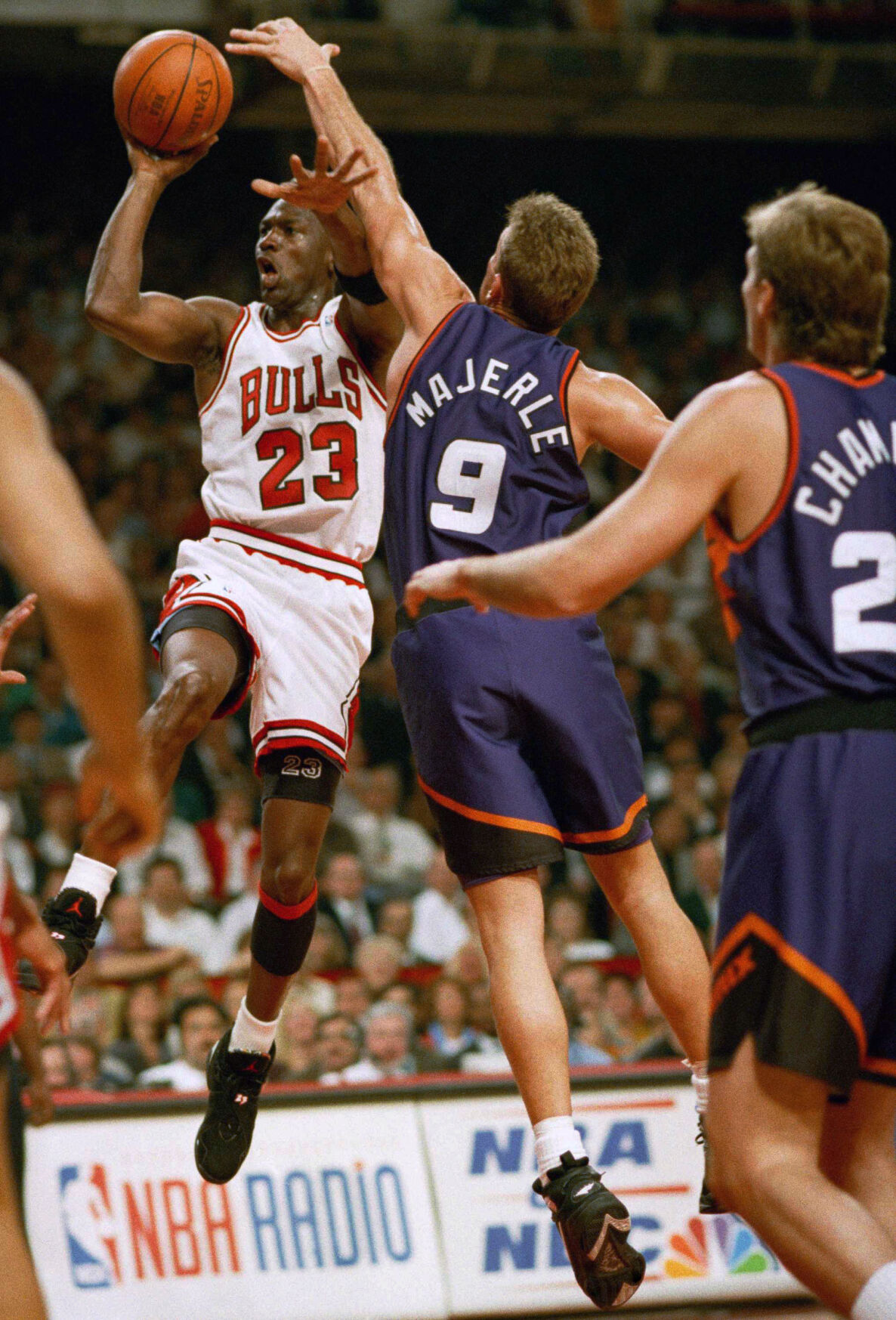 1993: Michael Jordan scores 55 to give Chicago Bulls 3-1 lead over Phoenix Suns